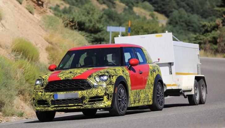 Mini Countryman 2017: le foto spia con maggiori dettagli - Foto 21 di 29
