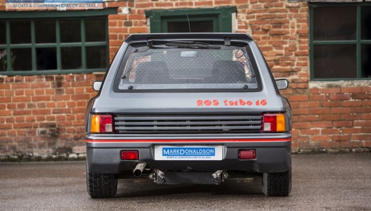 Peugeot 205 T16 è l’auto stradale che più si avvicina ad una vettura del Gruppo B - Foto 6 di 10