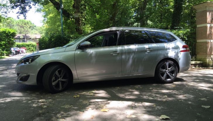 Peugeot 308​ station wagon​ BlueHDi 150 ​CV: test drive, prezzi e caratteristiche - Foto 10 di 24