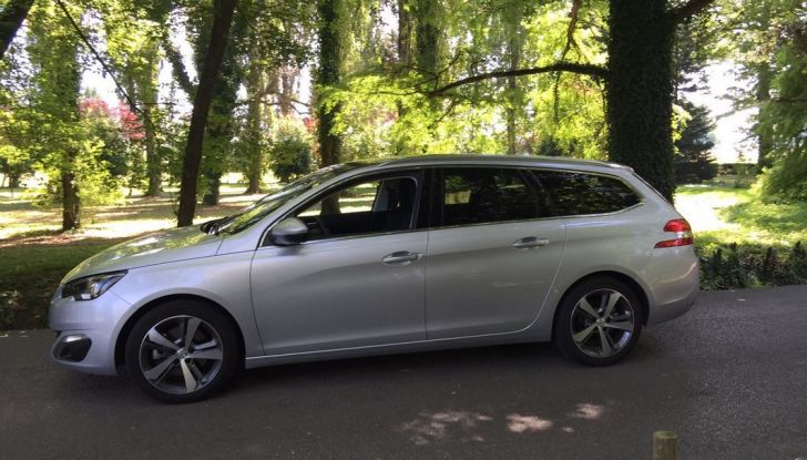 Peugeot 308​ station wagon​ BlueHDi 150 ​CV: test drive, prezzi e caratteristiche - Foto 14 di 24