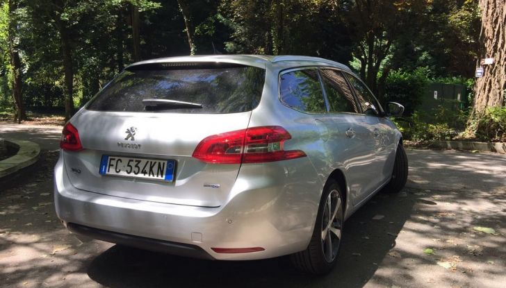 Peugeot 308​ station wagon​ BlueHDi 150 ​CV: test drive, prezzi e caratteristiche - Foto 6 di 24
