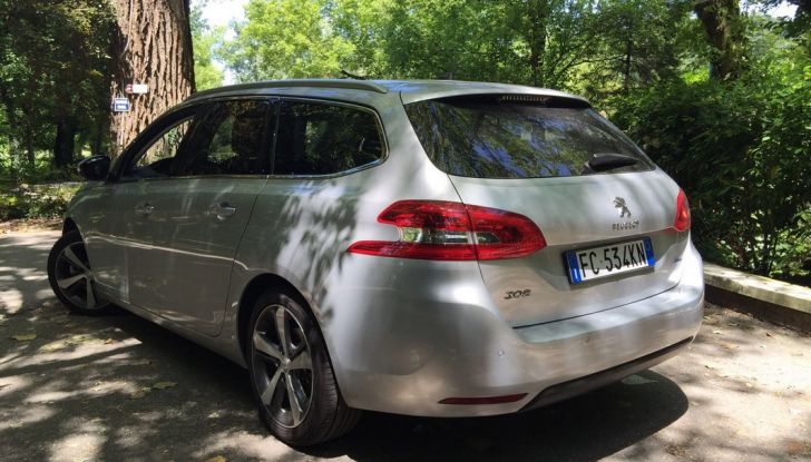 Peugeot 308​ station wagon​ BlueHDi 150 ​CV: test drive, prezzi e caratteristiche - Foto 7 di 24