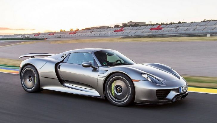 Porsche 918 Spyder: per averla c’è chi scambia un’isola - Foto 7 di 10
