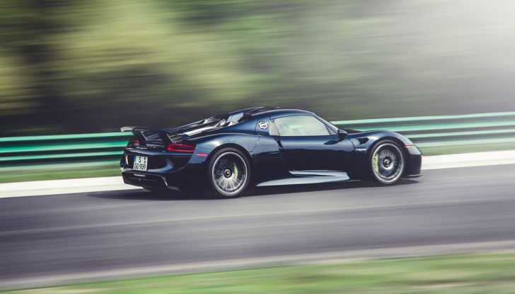 Porsche 918 Spyder: per averla c’è chi scambia un’isola - Foto 3 di 10