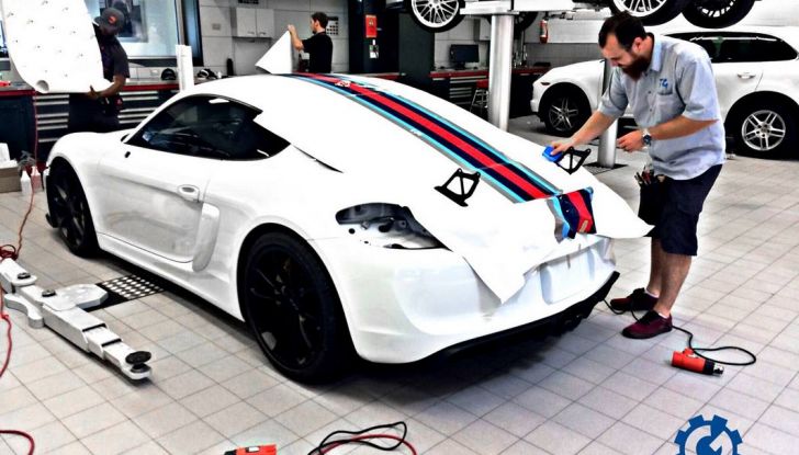 Porsche Cayman GT4 “veste” Martini - Foto 4 di 7