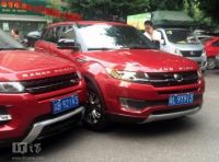 Range Rover Evoque si scontra col suo clone, la Landwind X7