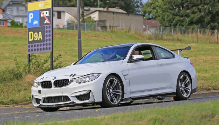 Nuova BMW M4 GTS 2017, le foto al Nurburgring di una versione estrema - Foto 11 di 23