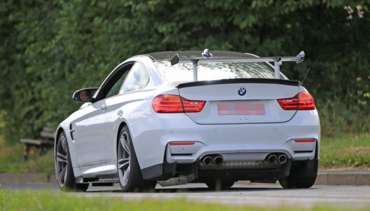 Nuova BMW M4 GTS 2017, le foto al Nurburgring di una versione estrema - Foto 15 di 23