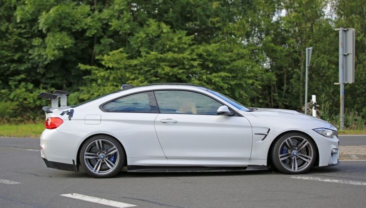 Nuova BMW M4 GTS 2017, le foto al Nurburgring di una versione estrema - Foto 20 di 23