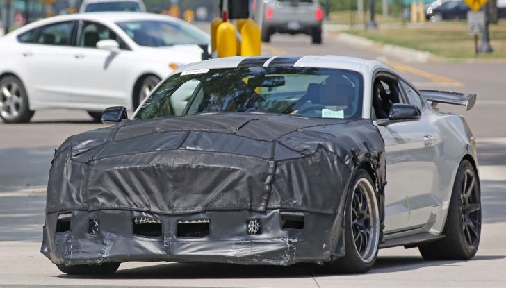 Nuova Ford Shelby GT 500 2018, le prime foto spia - Foto 2 di 19