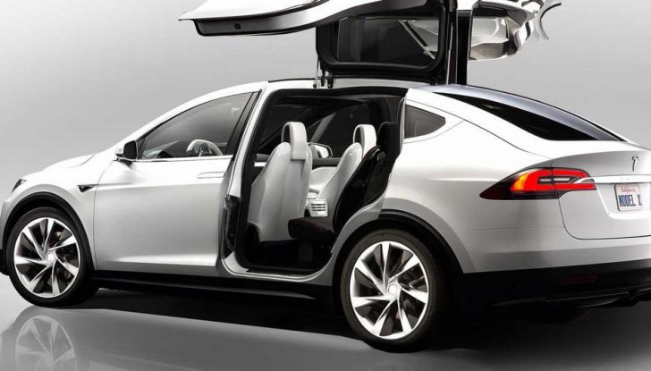 Tesla Autopilot salva un uomo portandolo in ospedale - Foto 9 di 9