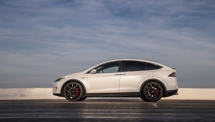 Tesla Autopilot salva un uomo portandolo in ospedale - Foto 3 di 9