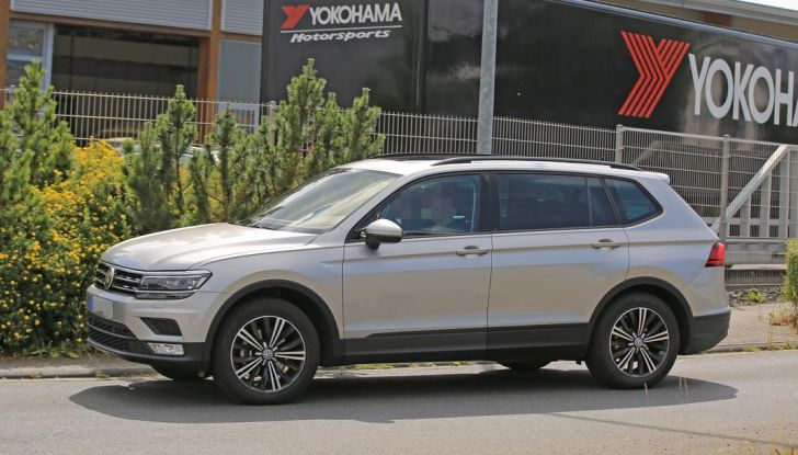 Volkswagen Tiguan XL 2017: le foto spia senza camuffamento - Foto 11 di 14