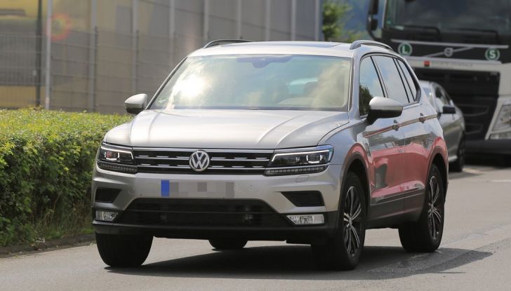Volkswagen Tiguan XL 2017: le foto spia senza camuffamento - Foto 9 di 14