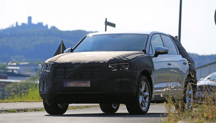 Volkswagen Touareg 2018: le prime foto spia del prototipo - Foto 1 di 16
