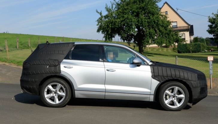 Volkswagen Touareg 2018: le prime foto spia del prototipo - Foto 11 di 16