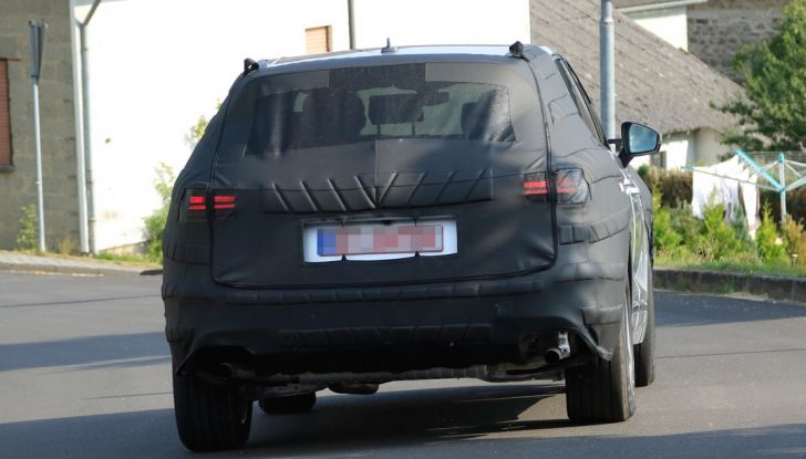 Volkswagen Touareg 2018: le prime foto spia del prototipo - Foto 15 di 16
