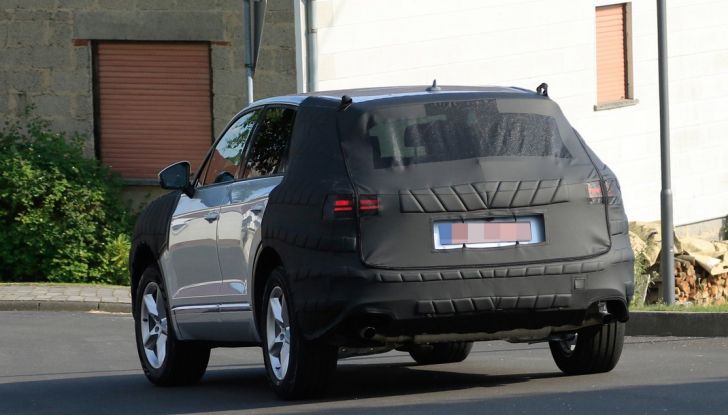 Volkswagen Touareg 2018: le prime foto spia del prototipo - Foto 16 di 16