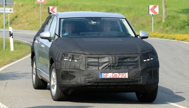 Volkswagen Touareg 2018: le prime foto spia del prototipo - Foto 7 di 16