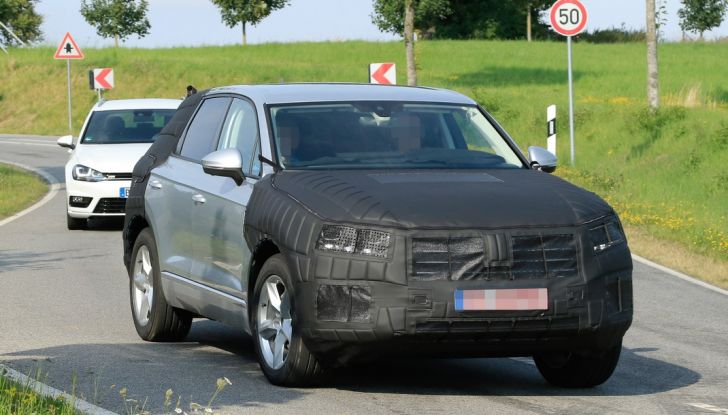 Volkswagen Touareg 2018: le prime foto spia del prototipo - Foto 8 di 16