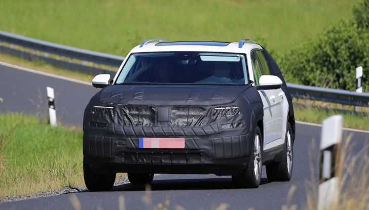 Volkswagen Crossblue: le foto spia del SUV durante i test in Germania - Foto 2 di 9