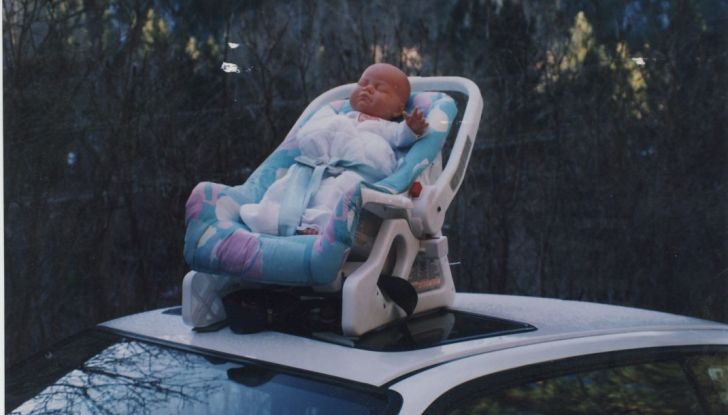 Sicurezza bambini in auto: gli 8 errori da non fare - Foto 4 di 9