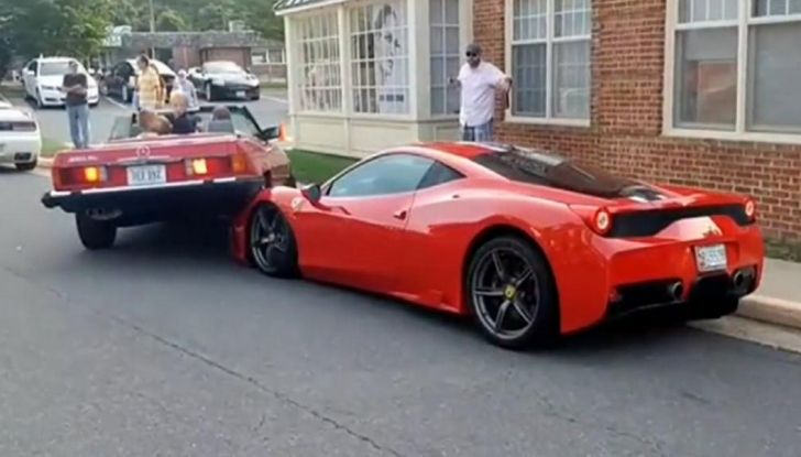 incidente mercedes 380 sl ferrari458 speciale (6)