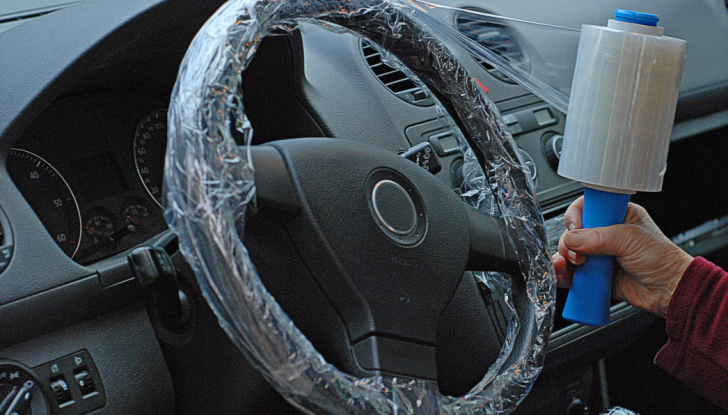 Come pulire il volante dell’auto, alcuni consigli pratici - Foto 1 di 6
