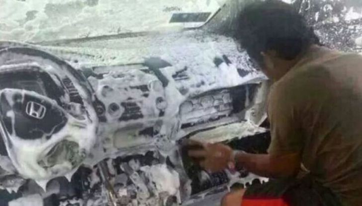 Come proteggere il volante dell’auto dall’usura - Foto 3 di 6