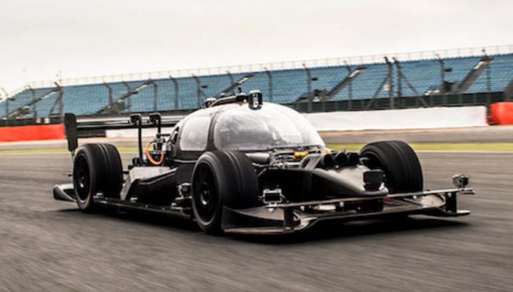 Roborace presenta DevBot: l’auto da corsa elettrica a guida autonoma - Foto 2 di 4