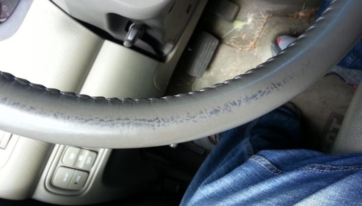 Come proteggere il volante dell’auto dall’usura - Foto 6 di 6