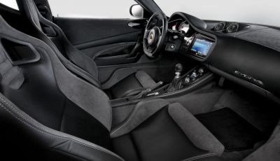 Come pulire gli interni in Alcantara® di un’auto