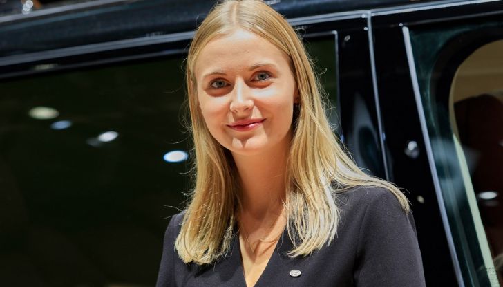 Le ragazze più belle del Salone di Parigi 2016 - Foto 10 di 36