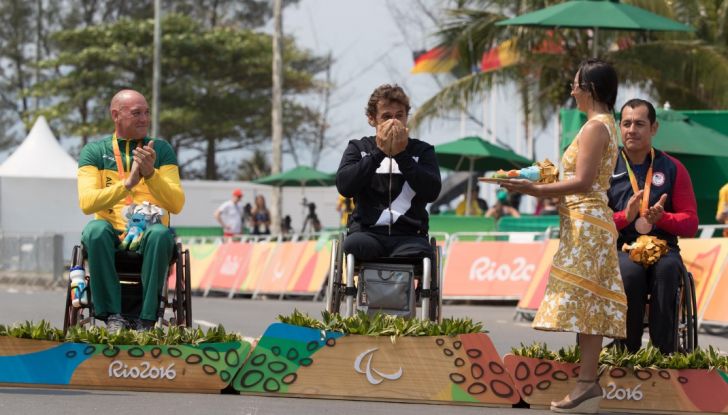 Alex Zanardi vince la terza medaglia d’oro a Rio con la Handbike - Foto 7 di 10