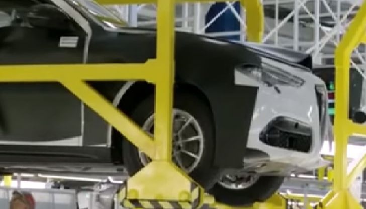 Alfa Romeo Stelvio: la versione definitiva in un video promo FCA - Foto 3 di 7