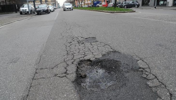 Come chiedere un risarcimento al comune per danni alla propria auto - Foto 4 di 8