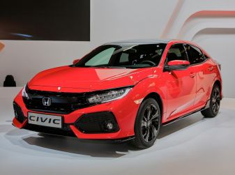 Honda Civic 2017 debutta al Salone di Parigi: caratteristiche e scheda tecnica