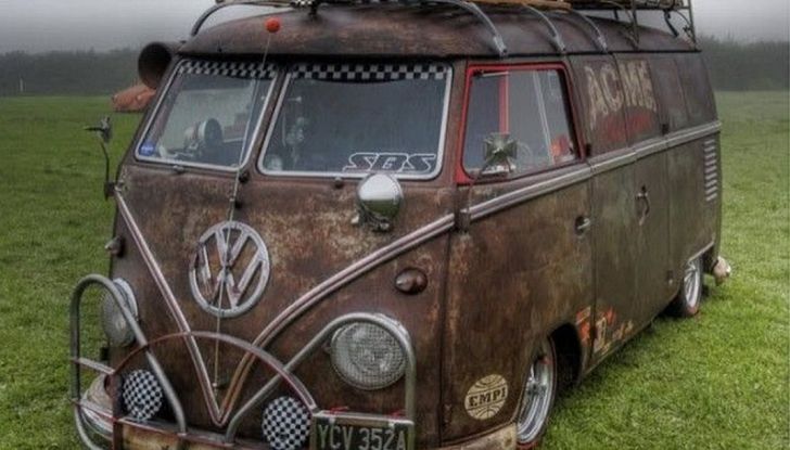 Volkswagen Bulli, il pullmino hippie ha ora un erede - Foto 2 di 10