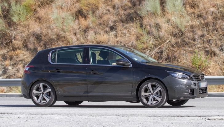 Peugeot 308 e 308 SW 2017, le prime foto durante i collaudi - Foto 4 di 18