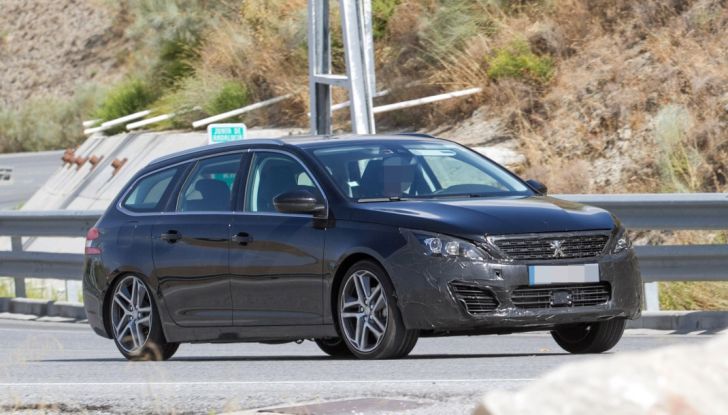 Peugeot 308 e 308 SW 2017, le prime foto durante i collaudi - Foto 6 di 18