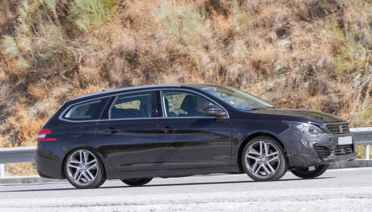 Peugeot 308 e 308 SW 2017, le prime foto durante i collaudi - Foto 8 di 18