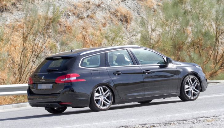 Peugeot 308 e 308 SW 2017, le prime foto durante i collaudi - Foto 9 di 18
