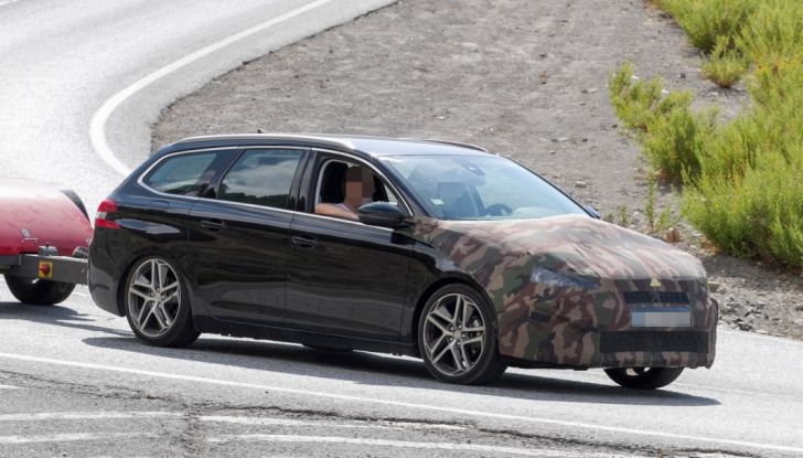Peugeot 308 e 308 SW 2017, le prime foto durante i collaudi - Foto 15 di 18