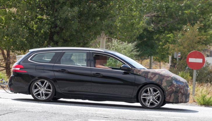 Peugeot 308 e 308 SW 2017, le prime foto durante i collaudi - Foto 17 di 18