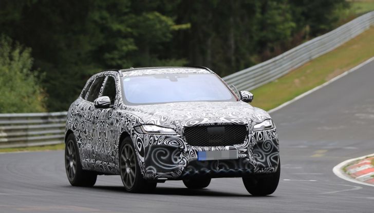 Jaguar F-Pace SVR prime foto spia dei test al Nurburgring - Foto 14 di 15