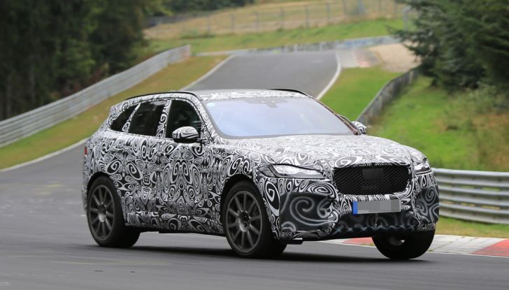 Jaguar F-Pace SVR prime foto spia dei test al Nurburgring - Foto 15 di 15