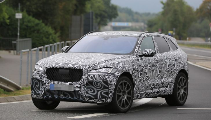 Jaguar F-Pace SVR prime foto spia dei test al Nurburgring - Foto 6 di 15