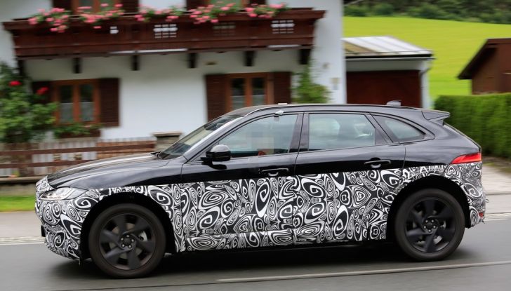 Jaguar SUV, prime foto spia della versione elettrica - Foto 4 di 10
