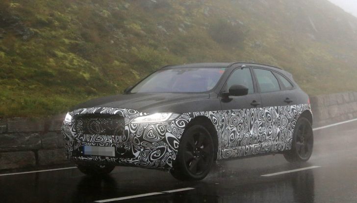 Jaguar SUV, prime foto spia della versione elettrica - Foto 7 di 10