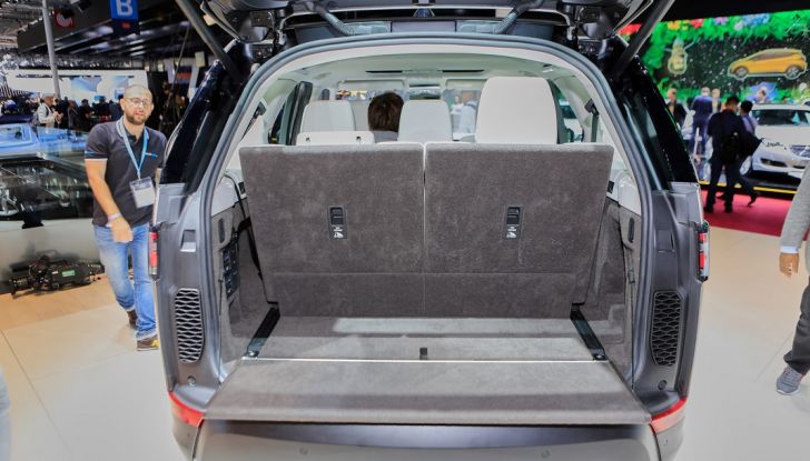 Nuova Land Rover Discovery, prima foto ufficiale della quinta generazione - Foto 10 di 19